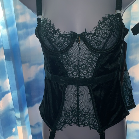 Size Small eyelash lace & shiny stretch satin bustier & thong set new with tags - Picture 8 of 16